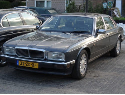 Six XJ40 (1986–1994)