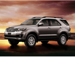 Fortuner I (2011–2015)